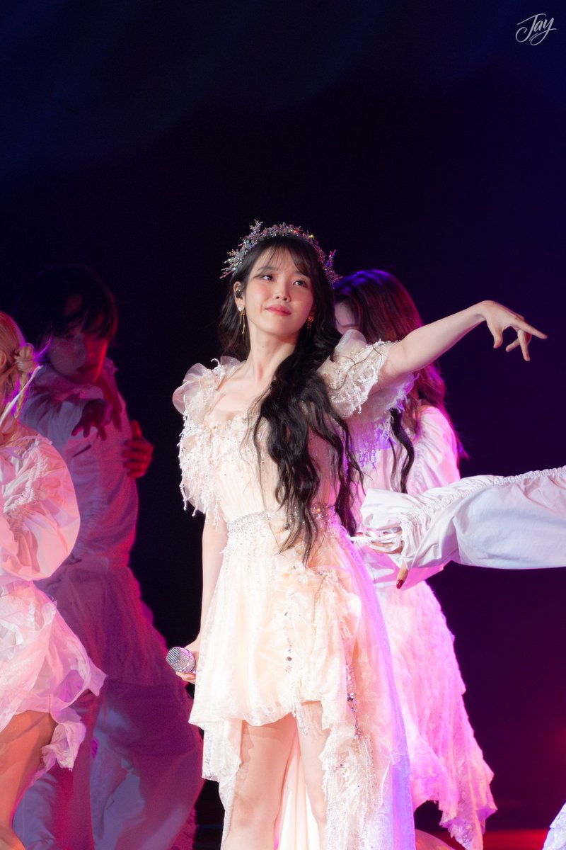 girlsnbla's tweet image. IU HEREH World Tour Concert in Oakland

Oakland Arena 

#아이유 #아이유월드투어 #IU #아이유콘서트