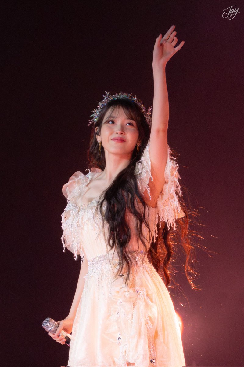 girlsnbla's tweet image. IU HEREH World Tour Concert in Oakland

Oakland Arena 

#아이유 #아이유월드투어 #IU #아이유콘서트