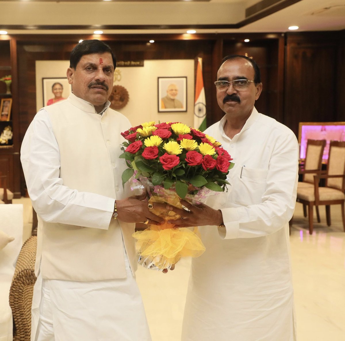 मध्यप्रदेश के यशस्वी मुख्यमंत्री श्री <a href="/DrMohanYadav51/">Dr Mohan Yadav</a> जी को जन्मदिन की हार्दिक बधाई एवं शुभकामनाएं।

बाबा महाकाल से आपके उत्तम स्वास्थ्य एवं दीर्घायु जीवन की कामना करता हूँ।