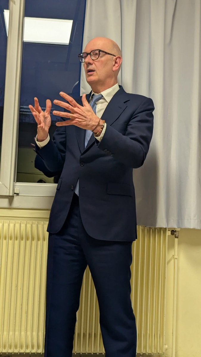 🌍📢 très belle RÉUNION PUBLIQUE "Guerre en Ukraine et situation internationale" 🇺🇦🛡️
Avec le député <a href="/mathieulefevre/">mathieu lefèvre</a> et @relandlescure ancien ministre de l'Industrie et actuel député des Français de l'étranger (Amérique du Nord) 
#renaissance #valdemarne