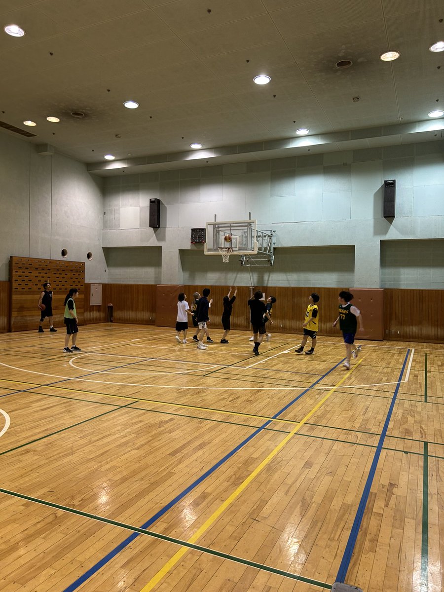 【通常練習】
昨日は月曜！即ち練習日！
BEANSでは原則毎週月・木曜日に練習を行っています🏀
写真は昨日の練習の様子です！新4年生も来てくれて投稿者は大変嬉しかったです☺️
練習体験募集中です！お気軽にお問い合わせください！

#バスケサークル #春から早稲田 #オール早稲田