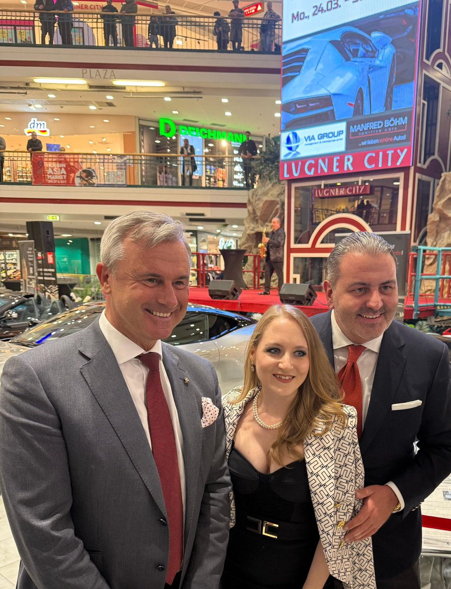 norbertghofer's tweet photo. #lugner #event Ein kurzer Besuch in der Lugner City… https://t.co/pLgQ2asRXR