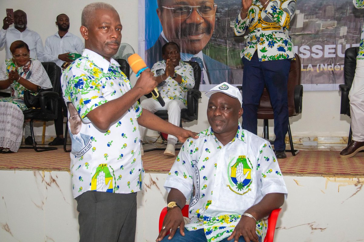 [ANNIVERSAIRE DU Parti Démocratique Gabonais (PDG) EN NDENDE]

Fête du 57 anniversaire du PDG à Ndende et installation du SECRÉTAIRE DÉPARTEMENTAL par le SECRÉTAIRE PROVINCIAL.

#MANF10 #mwanedimbu #anniversaire #Secretariat