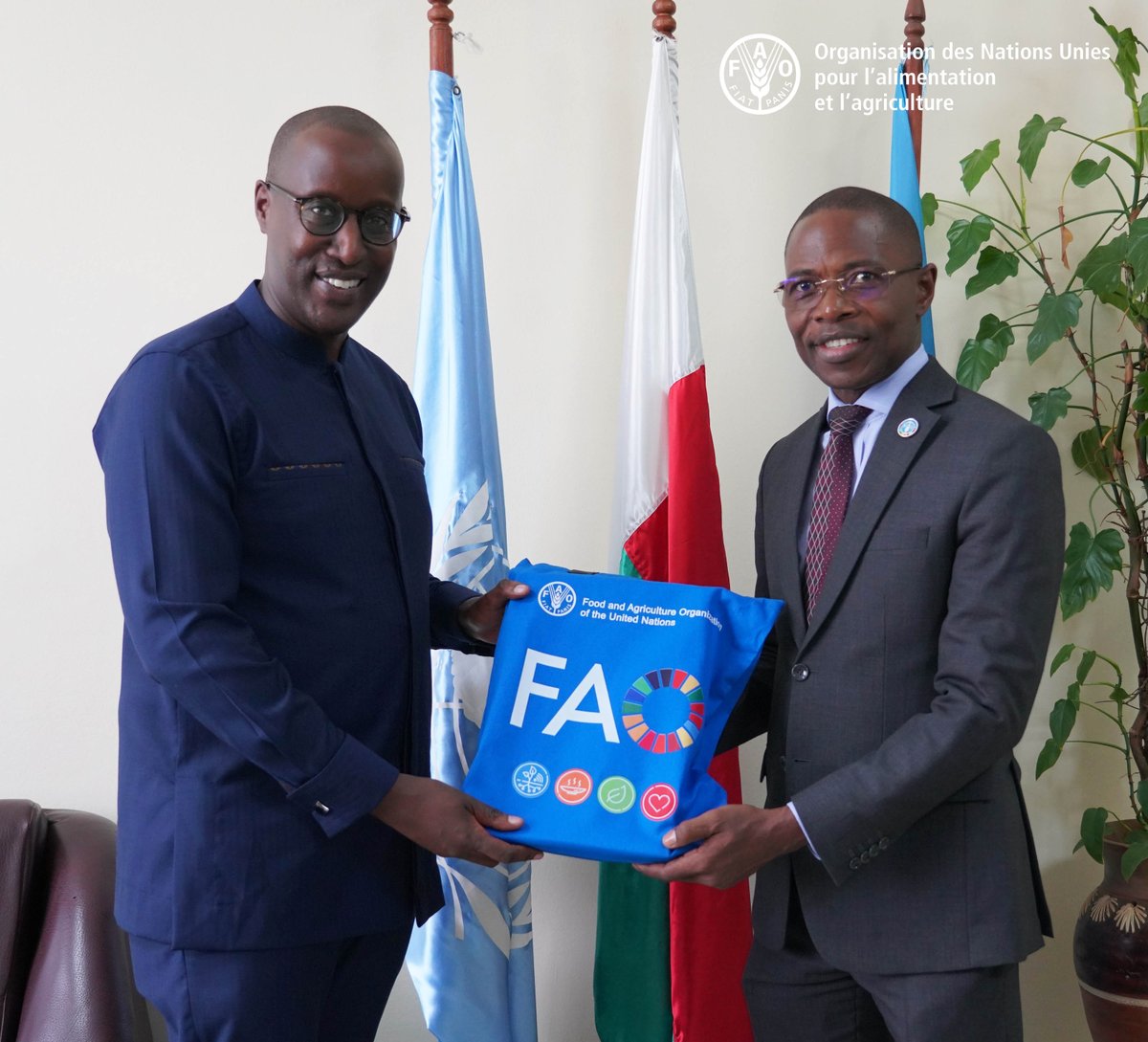 🇺🇳 La FAO a eu l’honneur d’accueillir SEM. Anthony Ngororano, nouveau Coordonnateur résident de l’ONU à Madagascar, pour sa première visite officielle.
 Échanges sur la sécurité alimentaire, la résilience agricole &amp; la gestion durable des ressources. 
#FAO #ONU #Madagascar