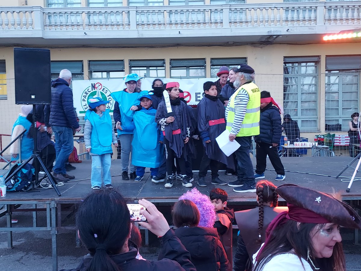 Aquest dissabte dia 22, els nens i nenes del CO de Can Gibert i Santa Eugènia han participat en el carnaval del barri un cop més!!

Ha estat una experiència molt divertida per a tots i totes!!
#seguimfentbarri #carnaval2025