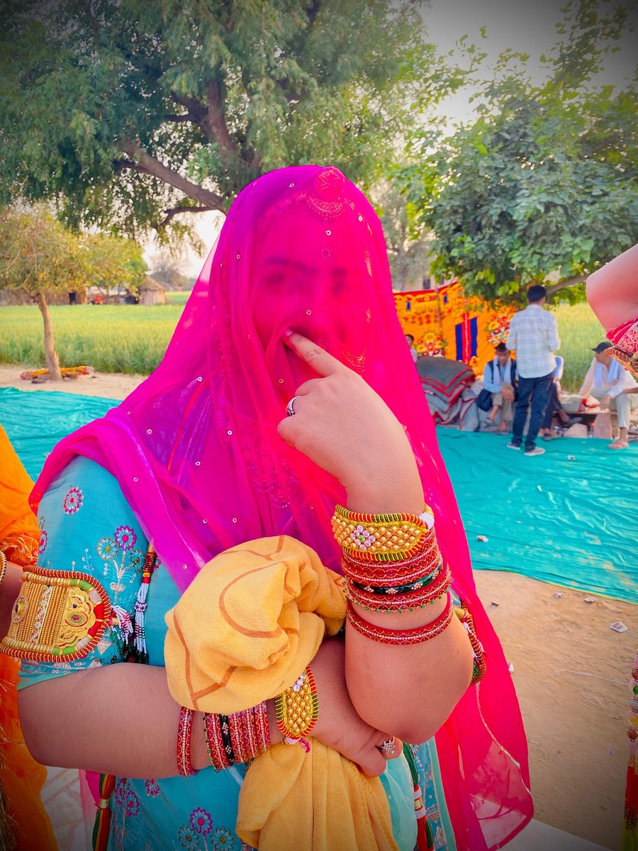 भरोसे से रिश्ते बनते हैं 
  और एक बार वो भरोसा टूट जाएं तो रिश्ता भी टूट जाता है ✨