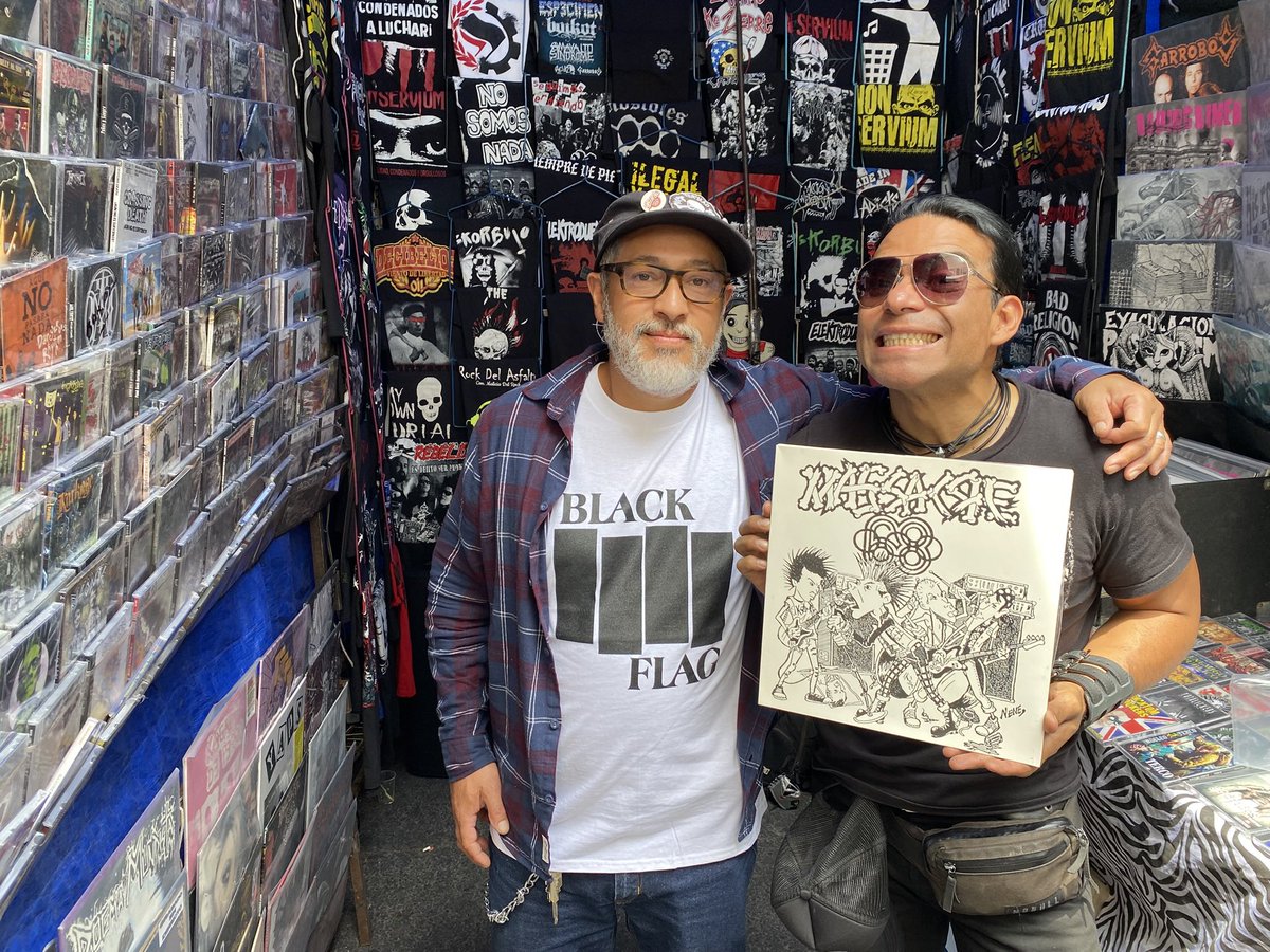 BAMBAMRECORDS's tweet photo. Mis masters de las baterías, han sido: Mariano Soto, Victor Baldovinos y por su puesto Julio Loaiza “el July” quien nos visitó en nuestro local chopero.
Gracias 🙏 por tanto.
#massacre68 #hysteria #Iconoclasta #Garrobos #TianguisdelChopo #bambamrecords https://t.co/I03n9Yh12g