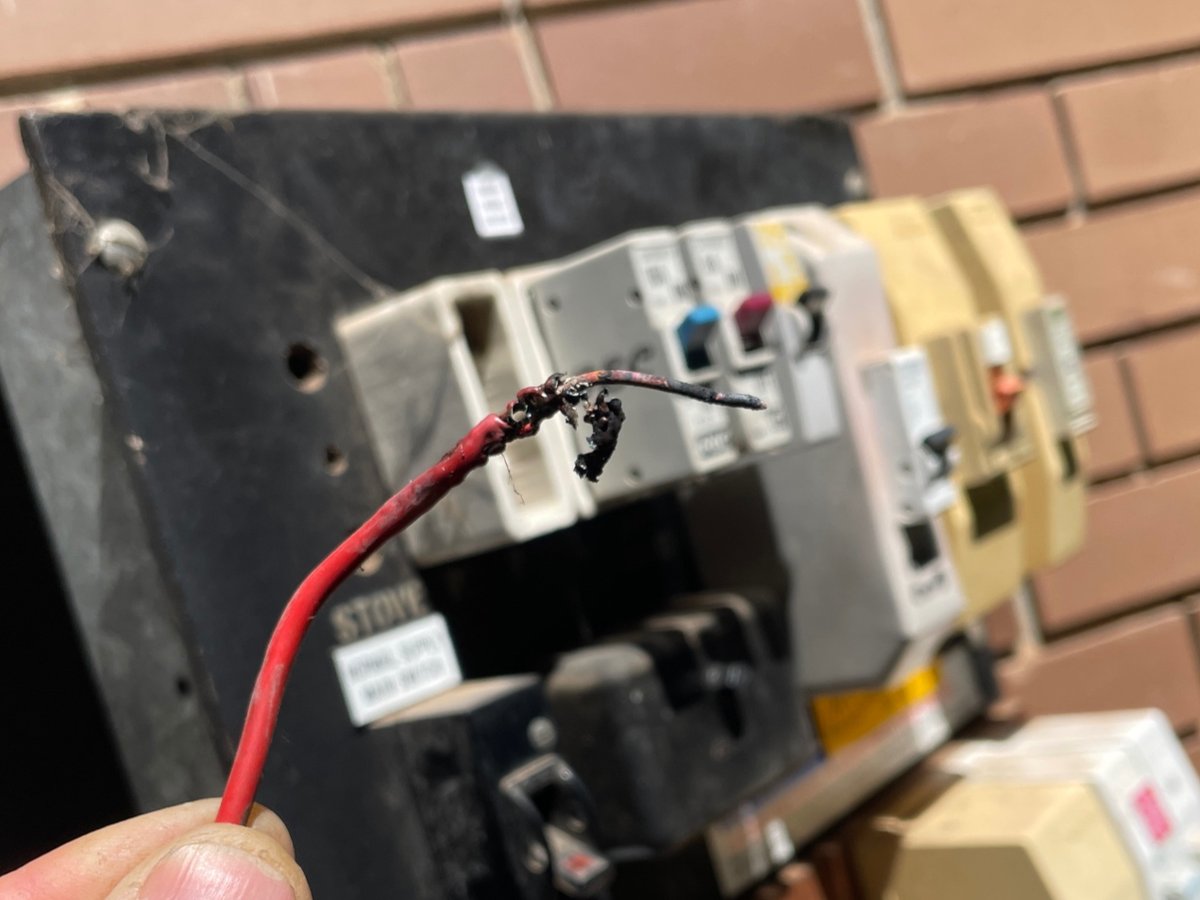 athelstoneelect's tweet image. ELECTRICAL FAULT REPAIRED!  
The active cable had melted through at connection to old fuse holder! 😲

If you've still got old fuses:
Free on-site inspection and advice in Athelstone &amp;amp; nearby suburbs!
Free quotes for switchboard upgrades! 

 #electricalrepairs #electricalfaults