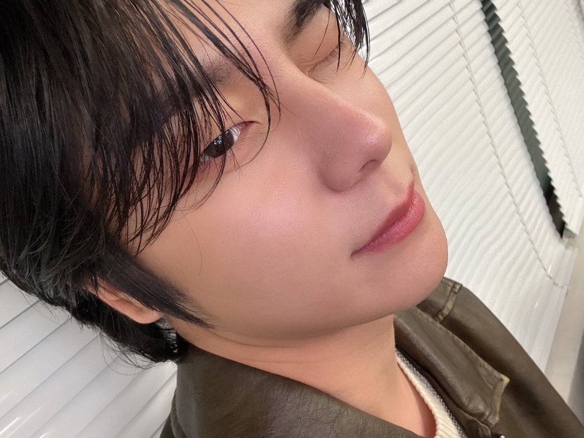 OmegaX_members's tweet photo. [#OX]

바람이 많이 불어 조심해 포애기 🍃

#OMEGA_X #오메가엑스
#제현 #JEHYUN https://t.co/O2WgsCzIPn