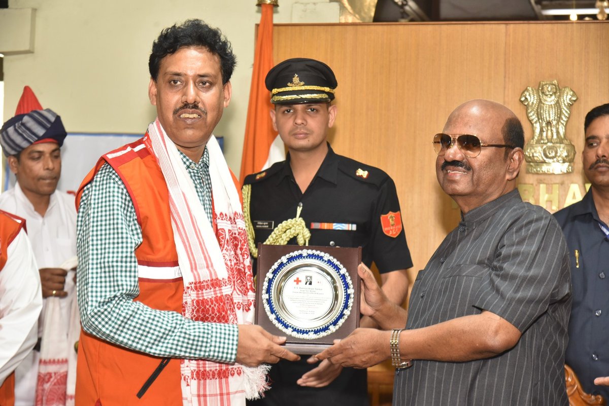 Indian Red Cross Society (@indianredcross) on Twitter photo A successful #AGM2025 for IRCS WBSB was held at Raj Bhavan, Kolkata! Hon'ble Governor Dr. C.V. Ananda Bose, honoured 22 Surge Team Members  for their selfless service from 2004-2019.  Mobile Medical Van donated by Canadian Red Cross was also flagged off by him. A successful #AGM2025 for IRCS WBSB was held at Raj Bhavan, Kolkata! Hon'ble Governor Dr. C.V. Ananda Bose, honoured 22 Surge Team Members  for their selfless service from 2004-2019.  Mobile Medical Van donated by Canadian Red Cross was also flagged off by him.