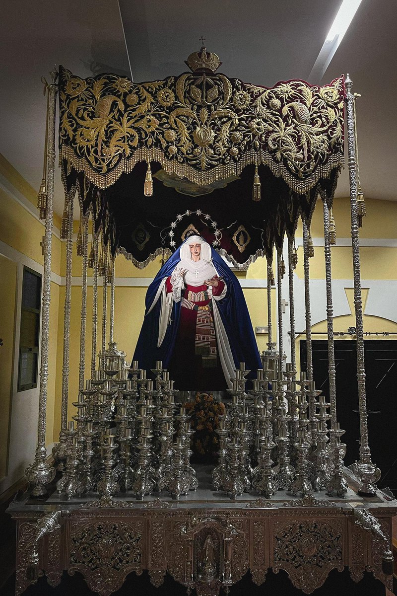 La Virgen del Rosario de la Milagrosa en su paso de palio. <a href="/MilagrosaHdad/">Hermandad de la Milagrosa</a> 

<a href="/mmg_fotografa/">Maricarmen Martín</a> 

#SSantaSevilla25