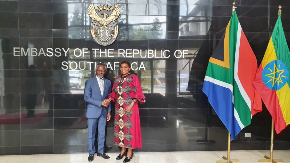 parfait_onanga's tweet photo. Highlight of my day yesterday: Engaging in an insightful discussion with @NoncebaLosi and @SAEmbassyAddis on the critical need to advance regional integration for a stable, peaceful, and prosperous Africa. 🌍✨ #Partnership4Peace #Agenda2063 https://t.co/kFgf4ebDlO