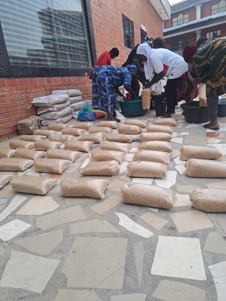 God always bless me with people anywhere I live. If I need 50 people to work for me at 2 a.m., and I put a call through to them, they'll show up. May God always bless, guide, and protect them🙏🏼