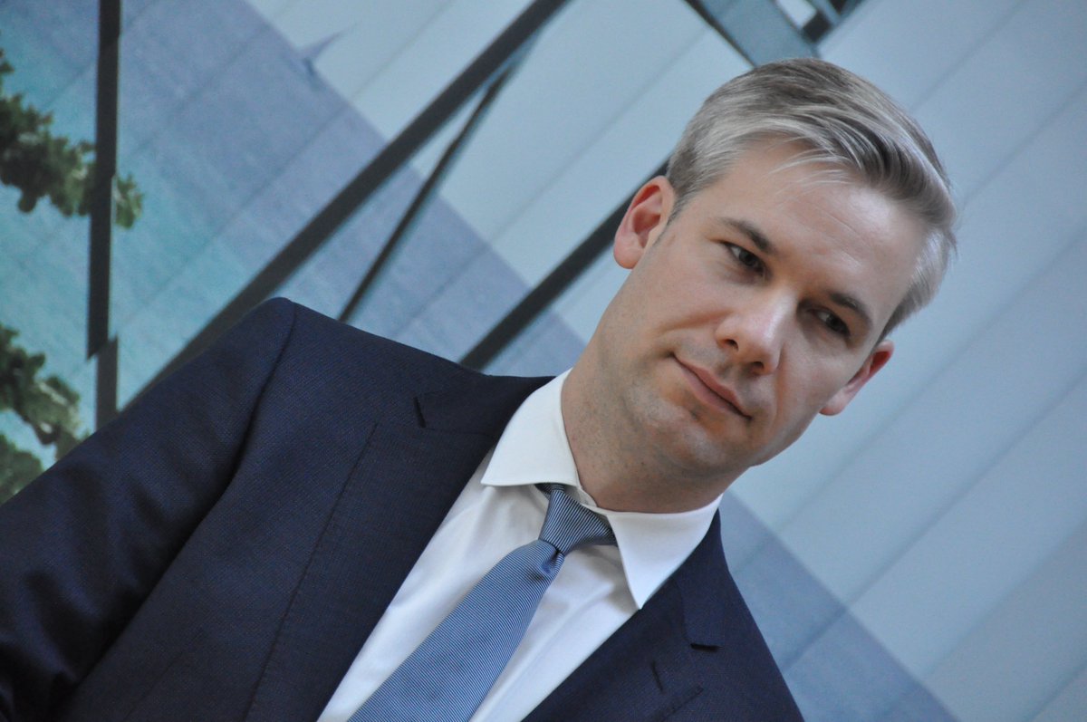 Kemijski inštitut (@kemijski) on Twitter photo PODKAST - 'Financiranje znanstvenih napredkov in inovacij' je nova epizoda #VzetoNaZnanje, v kateri smo s slovenskim predstavnikom Evropske Investicijske Banke Simonom Savškom govorili o krepitvi znanstvenega razvoja, premeščanju inovacijskih vrzeli in izvedbi evropskega zelenega PODKAST - 'Financiranje znanstvenih napredkov in inovacij' je nova epizoda #VzetoNaZnanje, v kateri smo s slovenskim predstavnikom Evropske Investicijske Banke Simonom Savškom govorili o krepitvi znanstvenega razvoja, premeščanju inovacijskih vrzeli in izvedbi evropskega zelenega