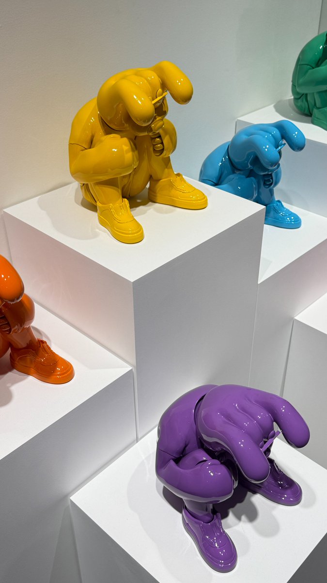 キスマイの千賀健永さんの個展「FiNGAiSM」に。ダンス時の指の動きを