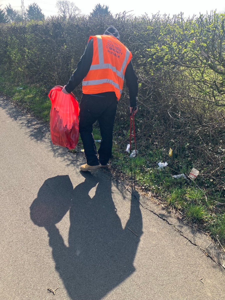 Cardiff_valeCP's tweet photo. Community Payback Cardiff and the Vale of Glamorgan teams collected over 15 bags of litter at Bute Park Cardiff  welcoming in the  Great British  Spring Clean Keep Britain Tidy event for 2025.
#makingadifferencewithinourlocalcommunities. https://t.co/JlYPHNskCY