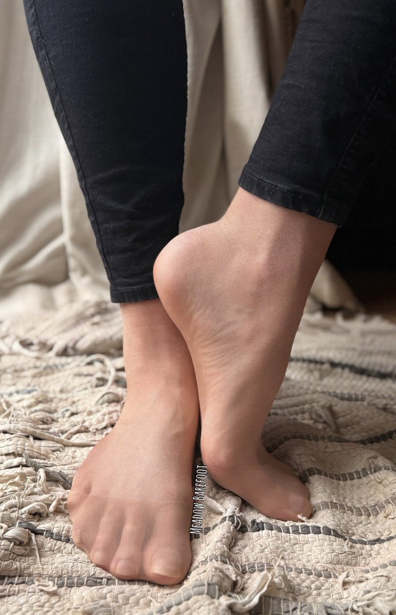 meadowbarefoot's tweet photo. Start your day right and goon over my feet 

findom soles goddess toes https://t.co/evKvW35YNO