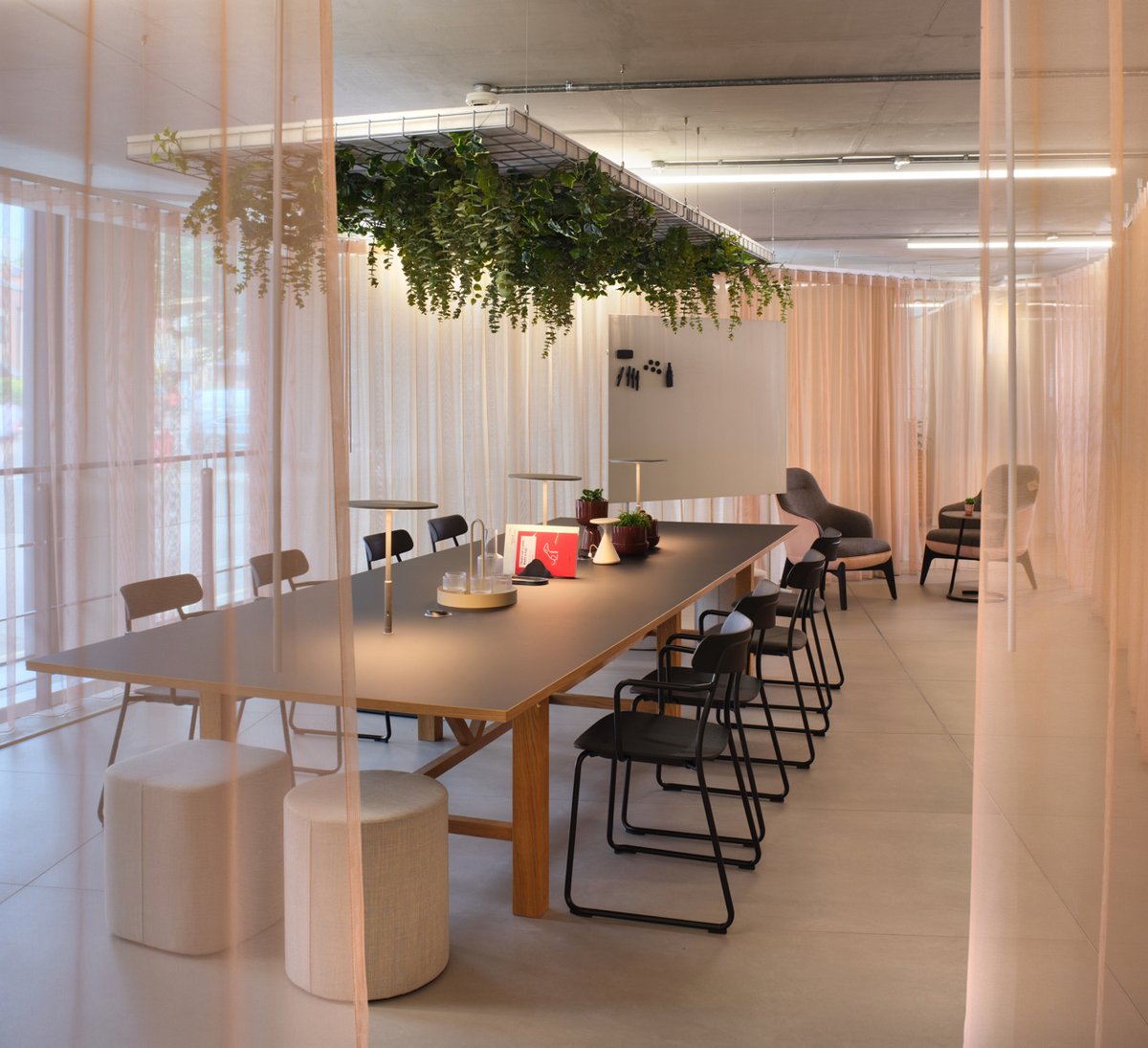 Orangebox_LTD's tweet photo. The BAE table, with generous leg space and an intuitive design that encourages connection. Constructed from solid oak and with options for customisable lighting and power/data, BAE is engineered to elevate both form and function in your office.  #Orangebox #BAEWorktable https://t.co/35NbKLmXmx