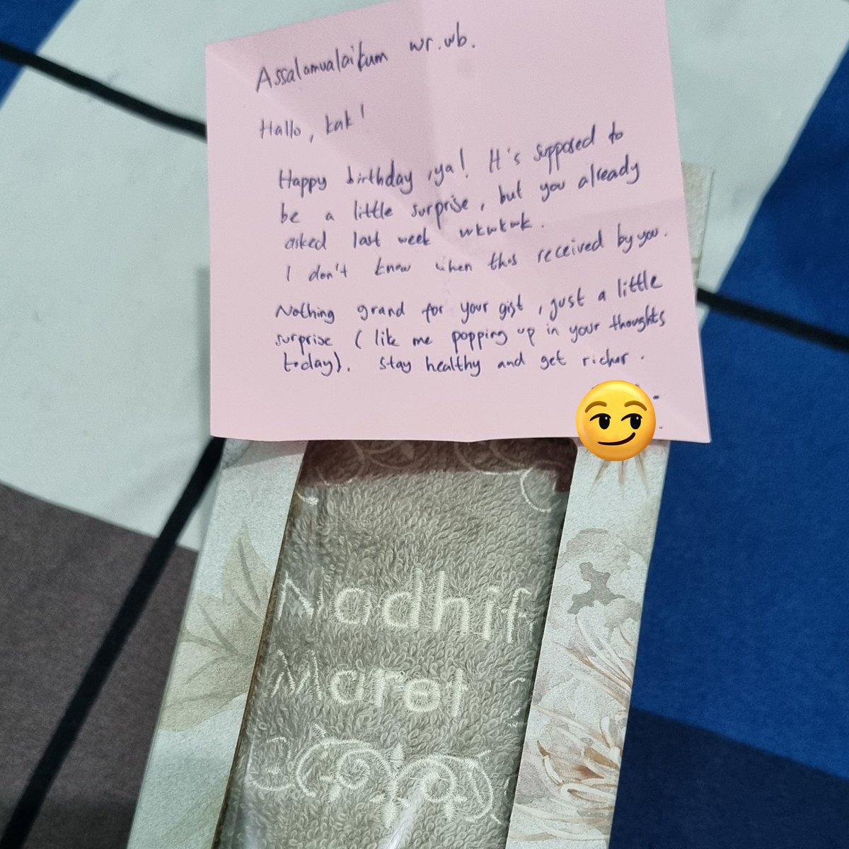 sepertijemari's tweet photo. an earlier surprise but still surprised.
he said that nothing grand but he remembered my birthday and planned a little surprise, meanwhile I don't even remember when I texted him the date.
we've never meet but this friendship is as real as believing fufufafa is actually gibran. https://t.co/ySNi861mXR