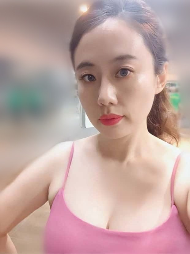 家长眼中的端庄少妇，领导眼中的干练下属，亲属眼中的贤惠的妻子..只约成熟、不颜控、讲究个人卫生的优质男士，宁缺毋滥。 https://t.co/5Fvrfvbdda