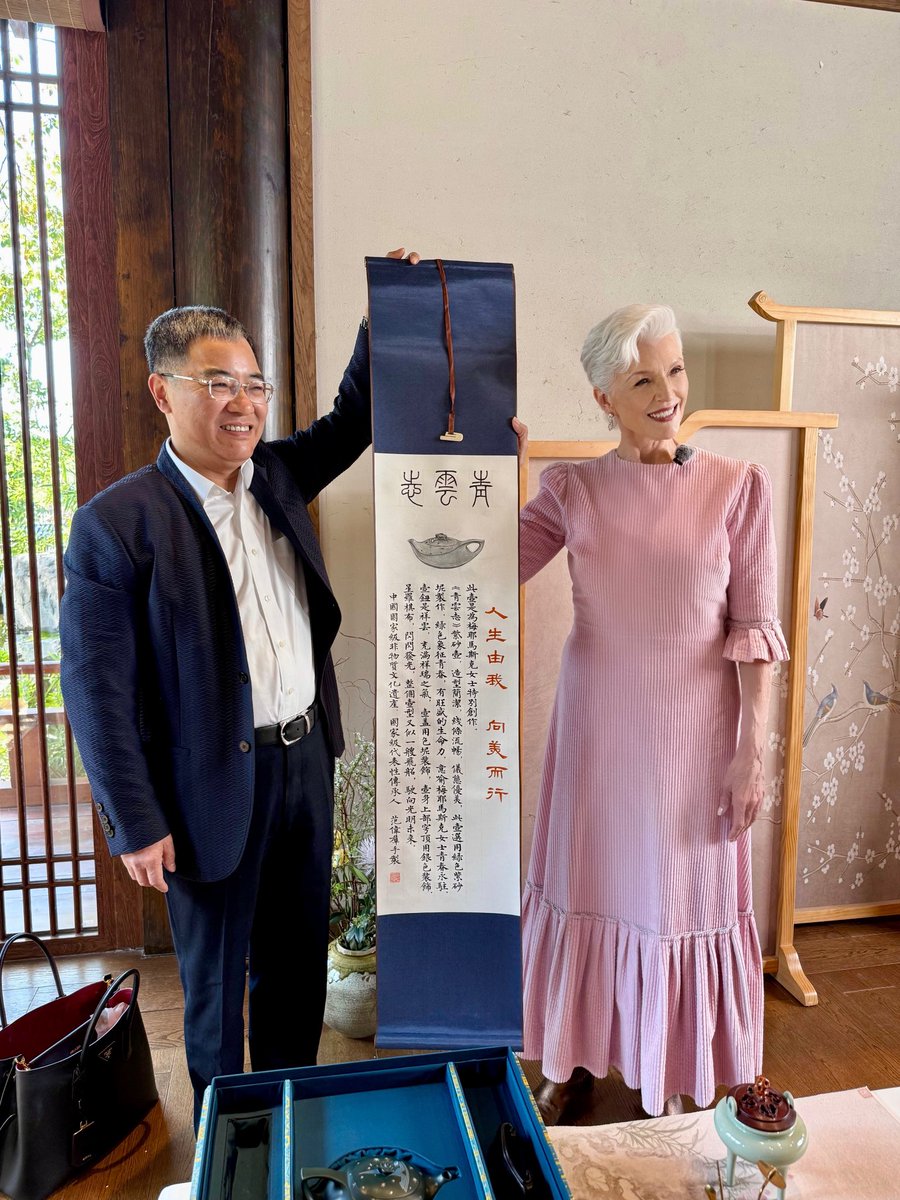mayemusk's tweet image. Walking through beautiful Wuxi Nianhua Bay and meeting wonderful artists who represent Chinese traditional crafts. They are getting ready for the Wuxi International Cherry Blossom Festival.
Thank you to all the organizers who invited me 💖