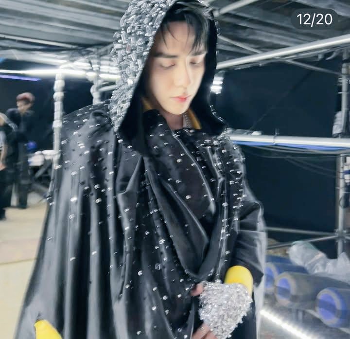 nhoioww08's tweet photo. PHÙ THỦY BÓNG ĐÊM HẢ? ĐẸP ĐUYÊNN 😭💙

'BONCHA' và MASTERD tại CONCERT ATSHDAY5 - VẠN PHÚC CITY
___
#QuangHungMasterD 
#BonchaxQuangHungMasterD 
#InfinitywithMasterD https://t.co/JZu2QexO8r