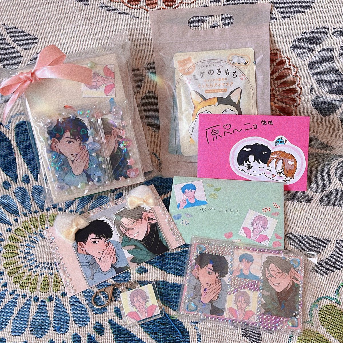J庭でいただいたお手紙と差し入れが手元に届きました💙
スペースに足を運んでくださるだけでも嬉しいのに、たくさんのお心遣い本当にありがとうございます💙
お手紙じっくり読ませていただいています…💙トレカにイラストも…かわいすぎる💗 
