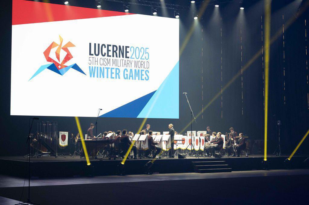 Début de la 5e édition des jeux mondiaux militaires d’hiver à Lucerne en Suisse. 

Toutes les armées sont derrière les 67 athlètes français de notre #ArméeDeChampions qui défendront haut les couleurs de la France cette semaine.

Votre engagement et votre détermination sont notre