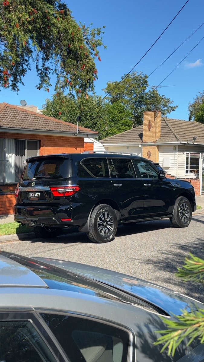 _Dans_World's tweet image. So on the weekend Daniel and I got some new wheels.. I’ve always wanted a #Nissan #Patrol. It will tow the new caravan with ease, and got black to match the van! 😁