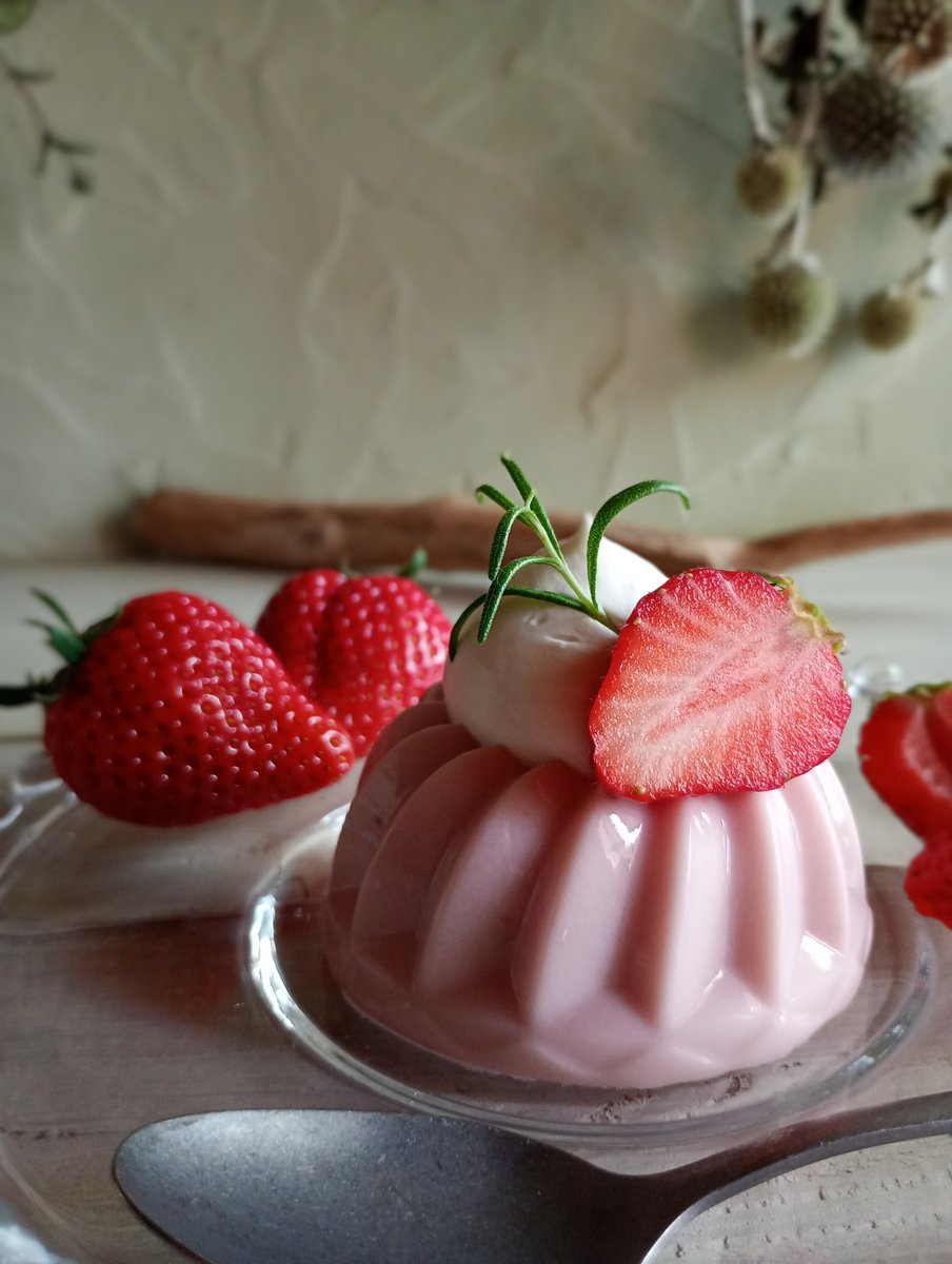 いちごと練乳のプリン⁽⁽⎛´･ω･`⎞⁾⁾🍓

今日は3月とは思えないぐらいぽっかぽかだったからひんやりおやつ𖥧𖧧 ˒˒.

#お菓子作り
#コッタ
#今日のおやつ