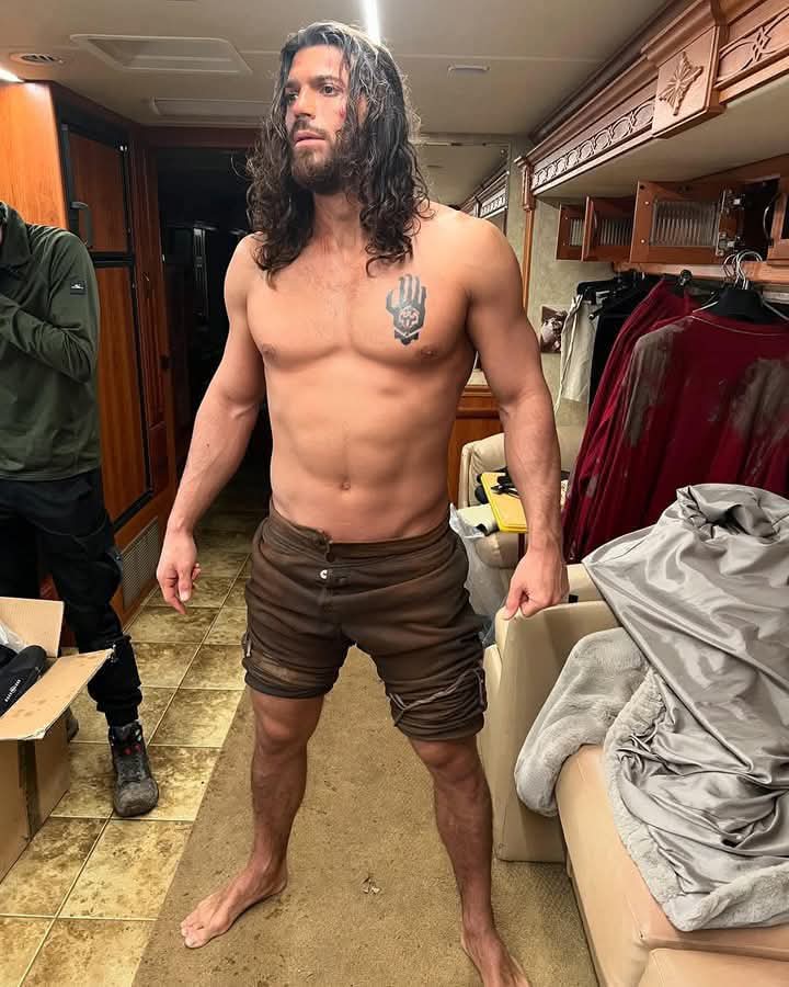 Buongiornissimo Splendide Ragazze 😘☕️
#CanYaman💙meravigliosa creatura 💙 buona giornata Ragazzo Speciale ovunque Tu sia 💙 In un mondo dove conta quello che hai, la vera fortuna è avere qualcuno che ti vuole e ti Ama solo per quello che Sei💙 Ciao Vita💙