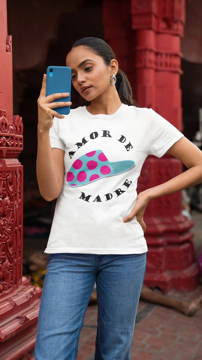 elcajonfriki's tweet image. Chancla voladora: 100% puntería.
Camiseta “Amor de Madre”: 100% estilo.
Solo para veteranos del pasillo de casa
⁣
#AmorDeMadre #ChanclaPower #HumorFriki #FrikisConEstilo #CamisetasOriginales #GeekStyle #ElCajónFriki

elcajonfriki.com/products/camis…