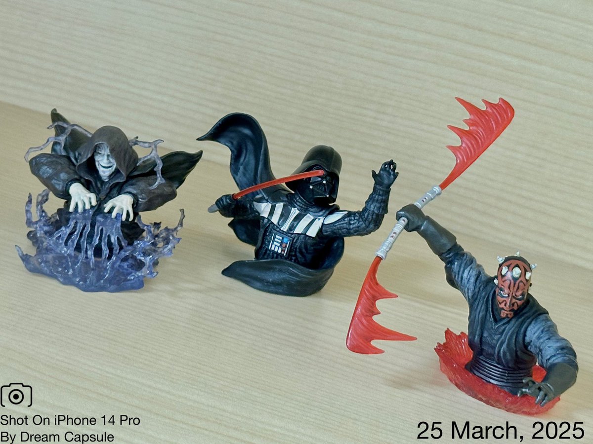 dreamcapsuleCEO's tweet image. 🌟新入荷ガチャ商品プレゼントCP🌟

シスの3人がダイナミックなフィギュアに！
「スター・ウォーズ FANTAISIE VIGNETTE」

フォロー&amp;amp;RP(RT)していただいた方の中から抽選で2名様に全3種セットをプレゼント🎁
ドリカプへの入荷日とキャンペーン詳細は↓

#ドリームカプセル #ガチャ専門店