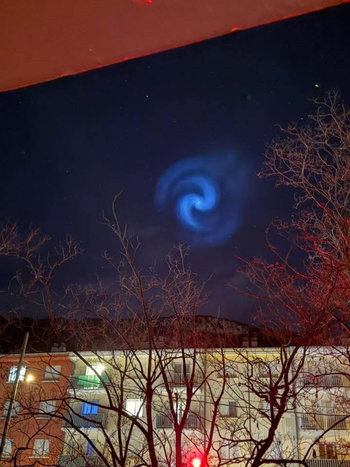 airlivenet's tweet photo. Dump fuel of SpaceX rocket's upper stage during classified mission (NORL-69) surprised people all over Europe and was caught by livestream at Manchester Airport https://t.co/FITycylSp2 https://t.co/jhXe2Ep15X