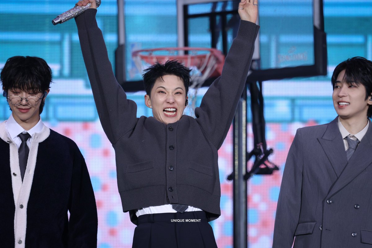 UniqueMoment_'s tweet image. 250320 CARAT LAND Day1 HQ
표정관리 실패해도 걱정 마~ 명호가 다 알아서 해줌ㅋㅋ 고마워 명호야~
#호시 #세븐틴 #HOSHI #SEVENTEEN #ホシ
#THE8 #디에잇 #徐明浩 #서명호
@pledis_17