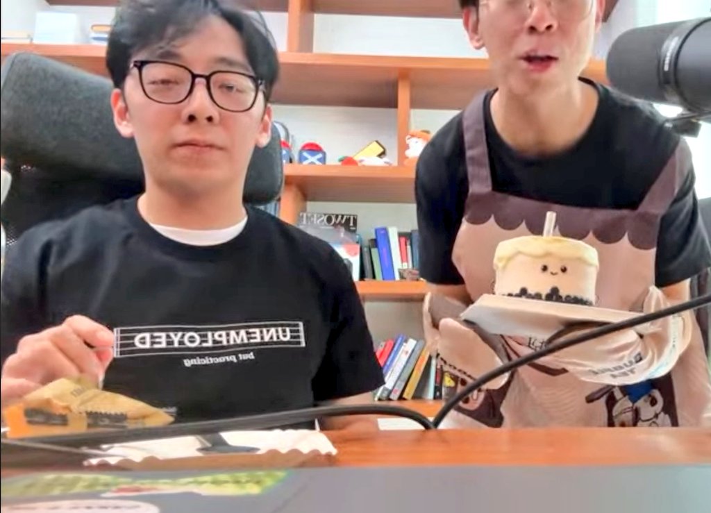 Hope_Cello's tweet photo. WHY DO THEY LOOK LIKE A JUST MARRIED COUPLE?!!!  🫣🤭 https://t.co/JIfmArUSnQ