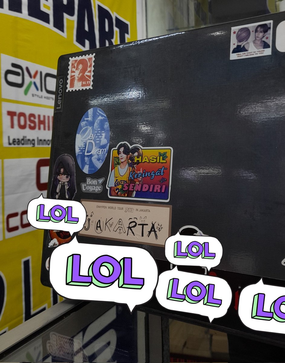 Gue selalu cekikian sendiri pas liat stiker jay yg paling dangdut di antara stiker member lain di laptop gue