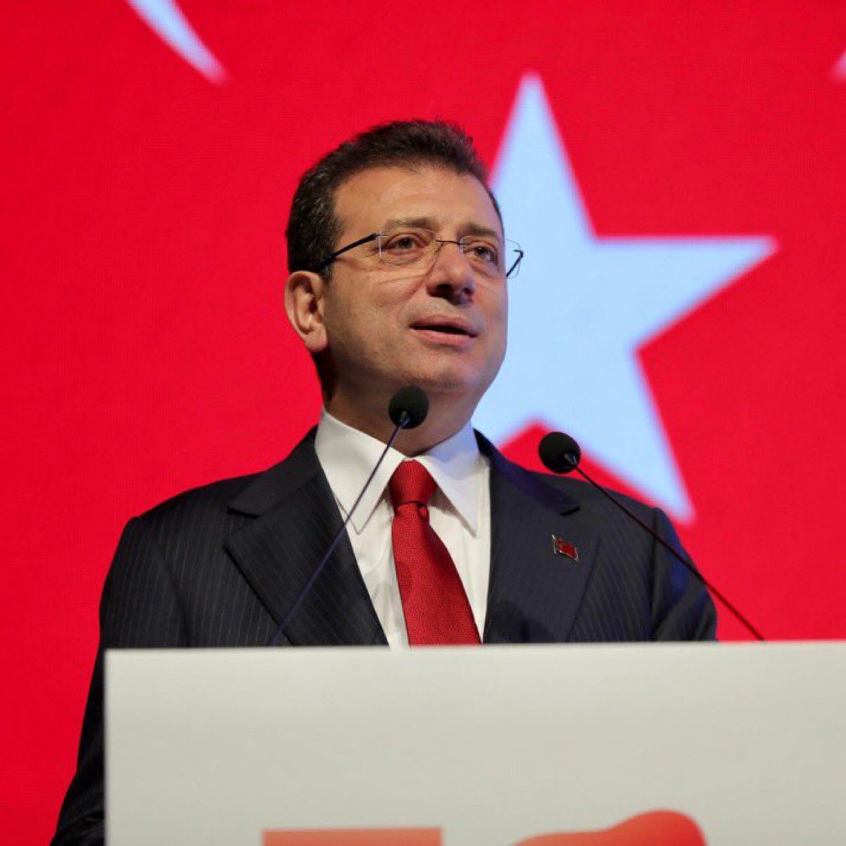 Ekrem İmamoğlu: "Cezaevinde olmamızı fırsat bilip annemle, eşimle ve ailemle ilgili ahlaksız paylaşımlar yapan kişilerle ilgili de savcılığı göreve davet ediyorum."