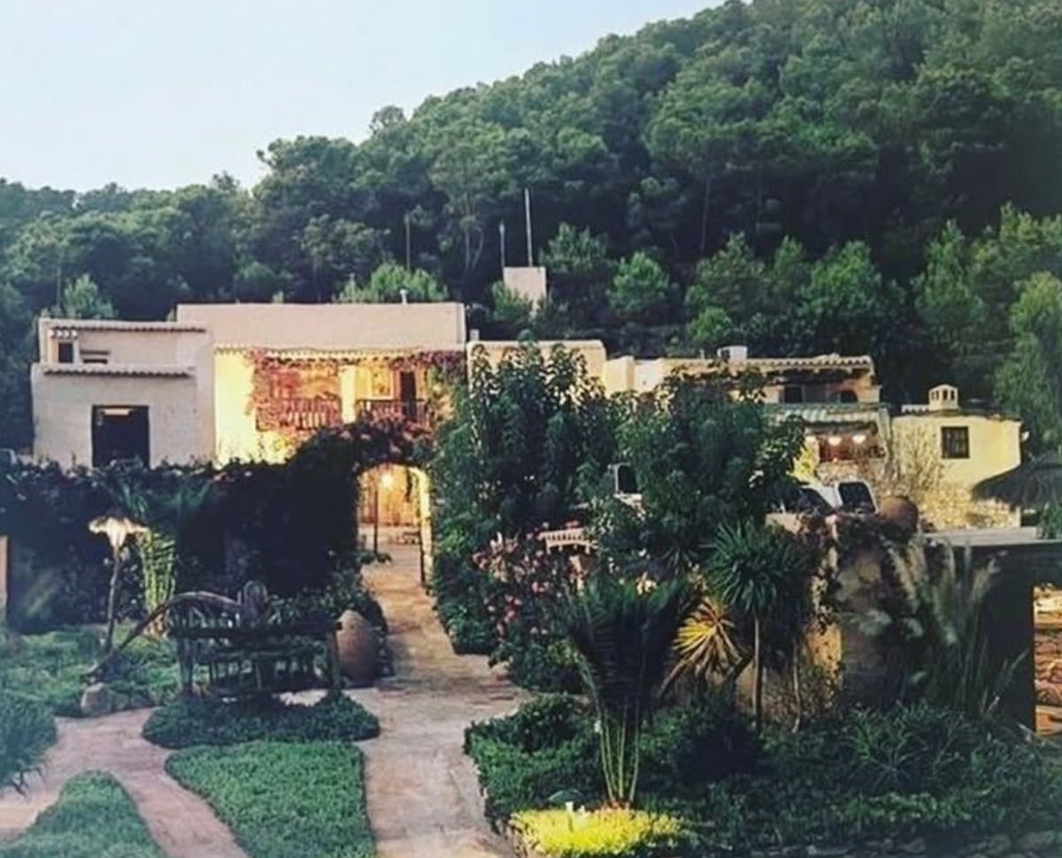 Pikes. Eighties.

Credit ▶️ @stevemelber 

 #ibiza #ibizapast #pikes #pikesibiza #wham #georgemichael #freddiemercury #eighties #80s