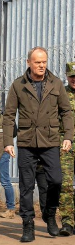 HolinkaPis's tweet photo. Maczety mamy na granicy z Białorusią panie "chory"Tusk. 
Wstyd na cały Świat. https://t.co/16voQOEvZR