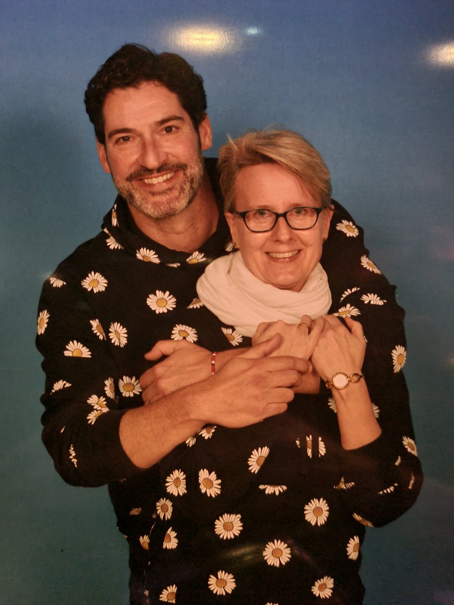 We know to be a Lucifan is like sit in Rollercoaster. Again it was a great time, to met all of you again. The conblues starts, I will flight back today. Thank for this great Con #DIFParis2 <a href="/DreamitCon/">Dream It Conventions</a> .
I hope Tom will get well soon.
I love my photo