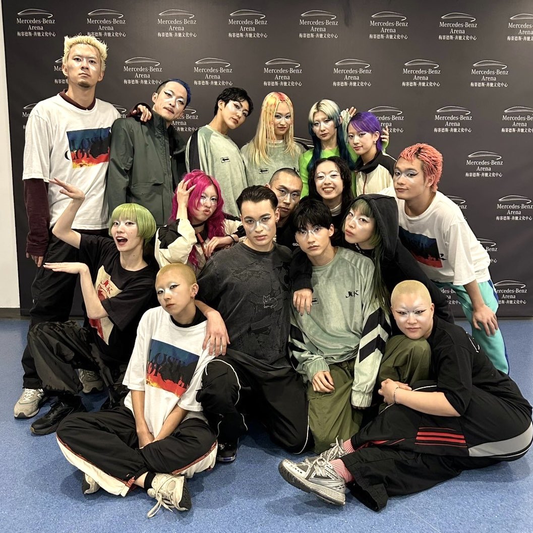 shiryusejima's tweet photo. 国内8都市16公演、アジア3都市6公演
チーム辻󠄀本19人で駆け抜けました⚙️

ジャンクで、愛おしくて、かけがえのない何かをいつかまたみんなと��しに行きたい🔩

ラストは欧米4都市4公演！

どうか、最後まで

#米津玄師
#米津玄師2025tourjunk
#米津玄師2025tour_junk
#チーム辻本 https://t.co/touhVev2x1
