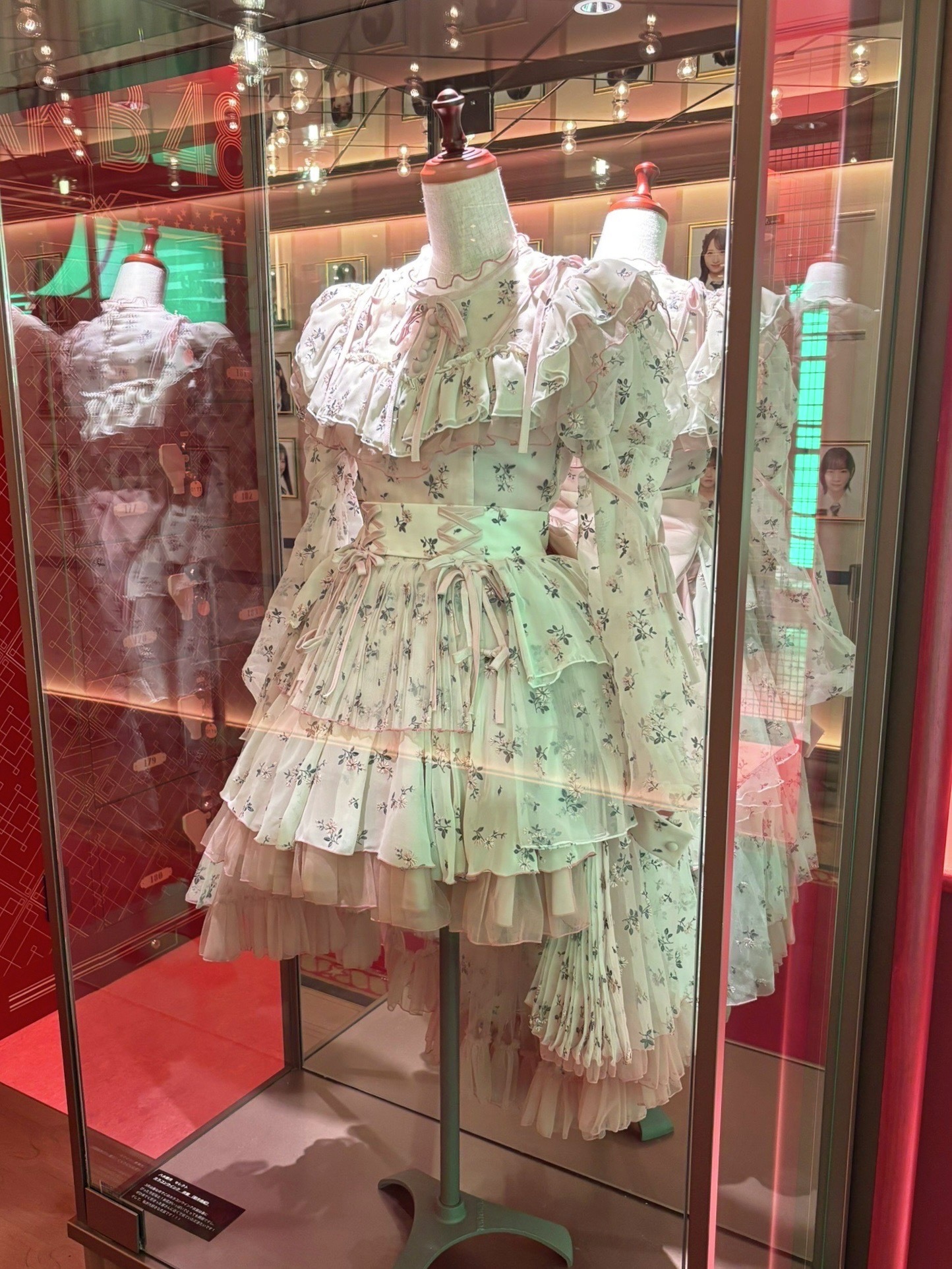 AKB48 衣装生地 特製 アクリル キーホルダー カラコンウインク AKB48