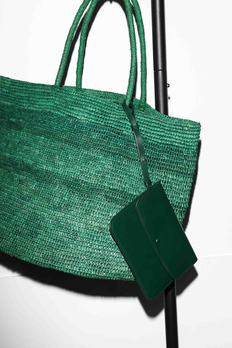 Them_mag's tweet image. Them magazine No.057 “Colorful Spring”

PALETTE de MAISONS

Photography: YOSHIO KATO

"Oregon" Bag from THE ROW

#colorfulspring
#themmagazine
#therow