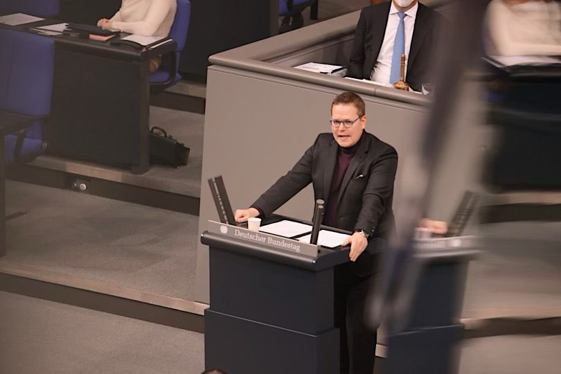 Neben dem politischen Tagesgeschäft &amp; herausfordernder Koa-Verhandlungen der letzten Wochen ist heute ein besonderer Tag. Ich bin tief dankbar, als gewählter Abgeordneter bei der Konstituierung des Deutschen #Bundestag s schon zum 4. Mal aktiv dabei sein &amp; gestalten  zu können.
