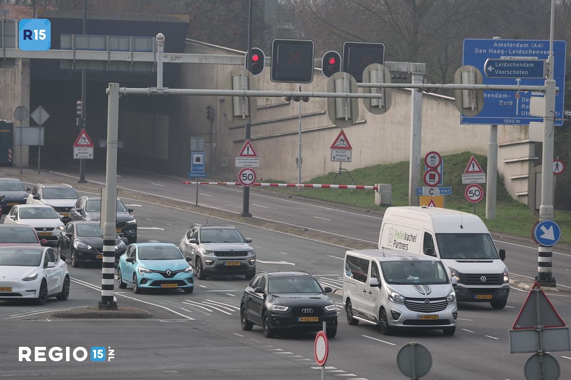De #Vliettunnel richting #A4 is inderdaad afgesloten in verband met het ongeval.