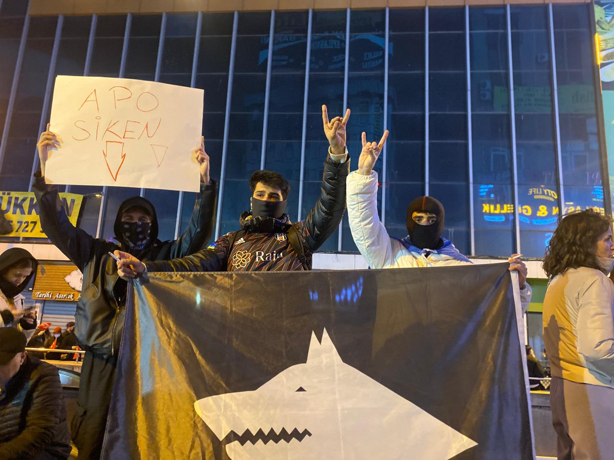 ARTIK SAĞCI SOLCU KALMADI.

Elimizde bir vatan,kaldı birde vatan hainleri.