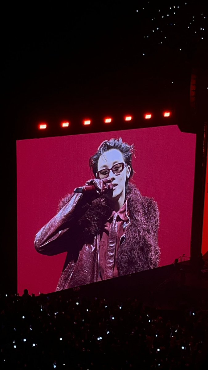ashiilann's tweet photo. este concierto tendrá un lugar enorme en mi corazón por siempre!! 💗 https://t.co/ZX3w4MFeZW