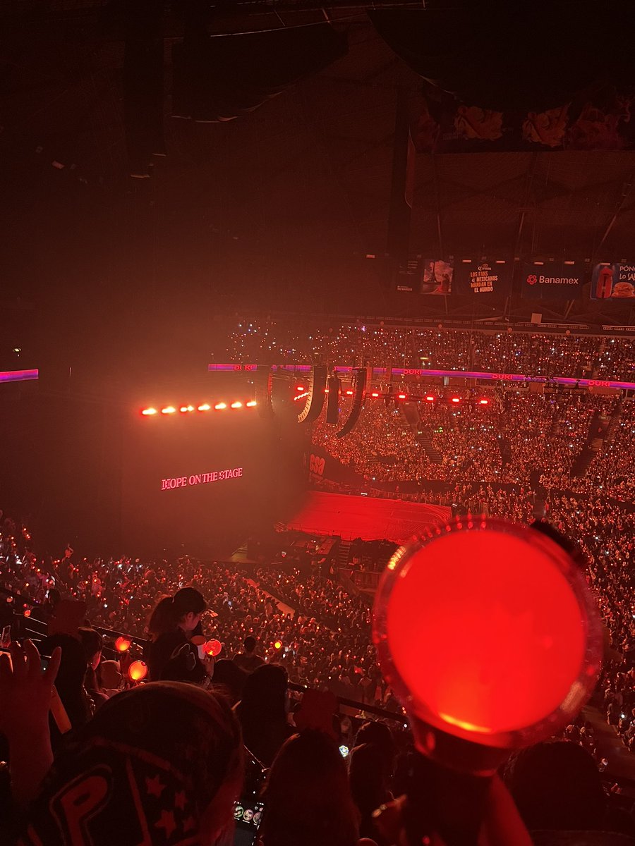 ashiilann's tweet photo. este concierto tendrá un lugar enorme en mi corazón por siempre!! 💗 https://t.co/ZX3w4MFeZW