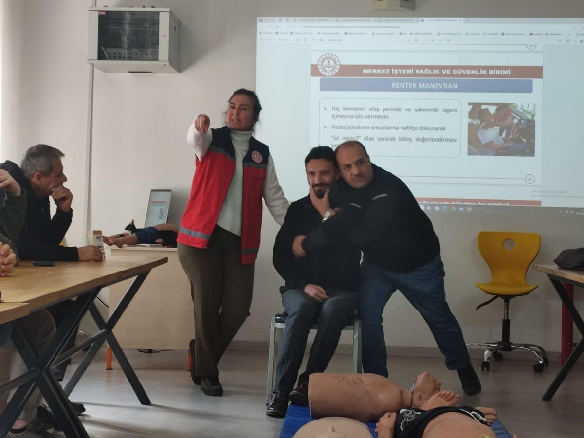 GAZİANTEP İL MİLLÎ EĞİTİM MÜDÜRLÜĞÜNDEN AŞÇI VE YEMEKHANE PERSONELİNE HAYAT KURTARAN EĞİTİM!♥️

Gaziantep İl Millî Eğitim Müdürlüğü/ İlk Yardım Eğitim Merkezi, ilk defa okullarda vazifeli 7️⃣7️⃣ aşçı ve yemekhane personeli için kapsamlı bir ilk yardım eğitimi düzenledi, muhtemel